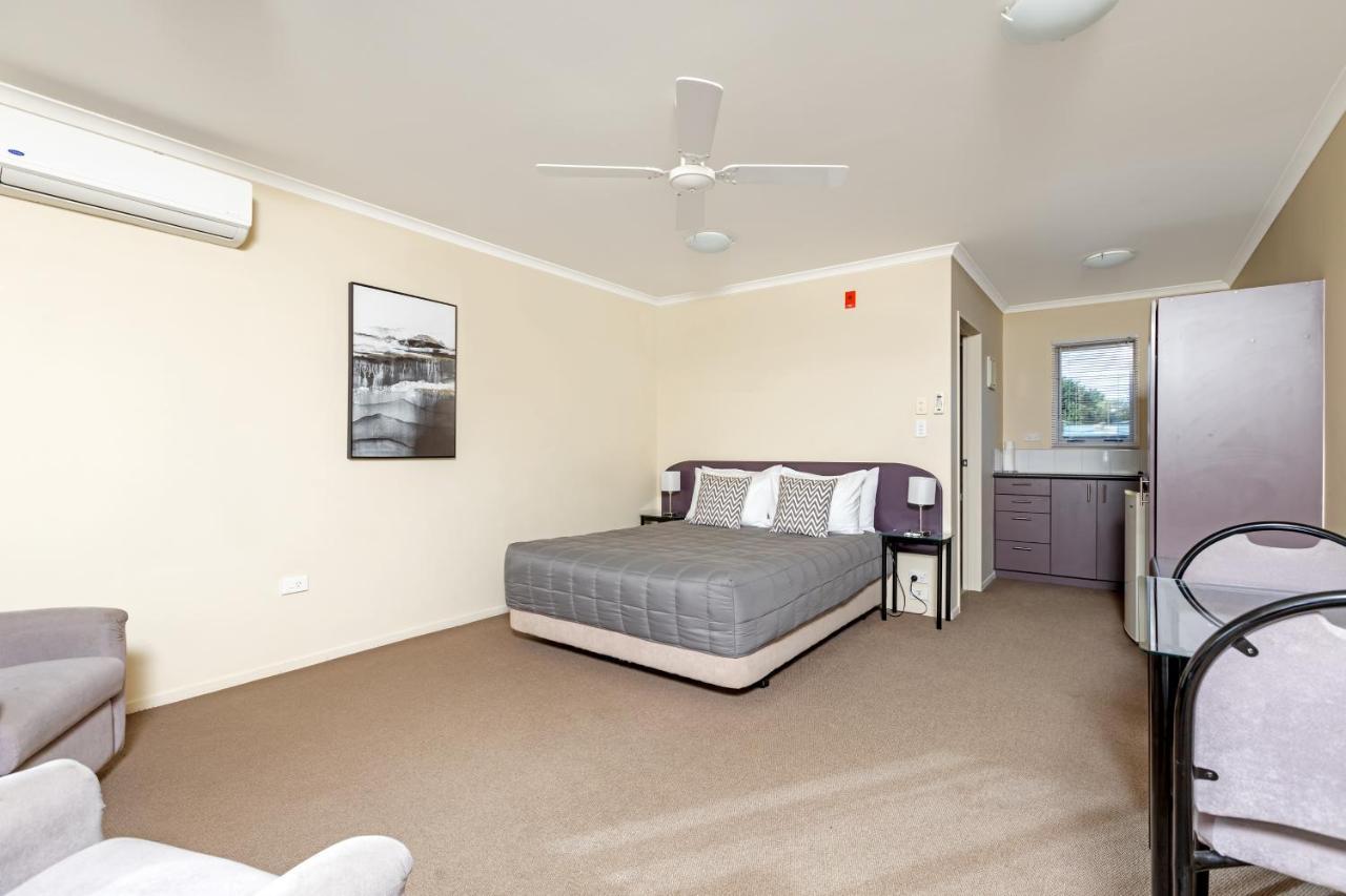 Bk'S Chardonnay Motor Lodge Masterton Esterno foto