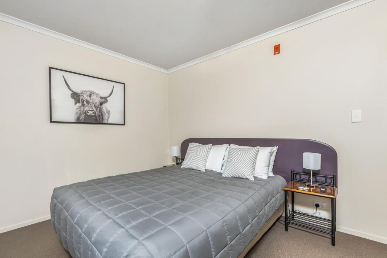 Bk'S Chardonnay Motor Lodge Masterton Esterno foto