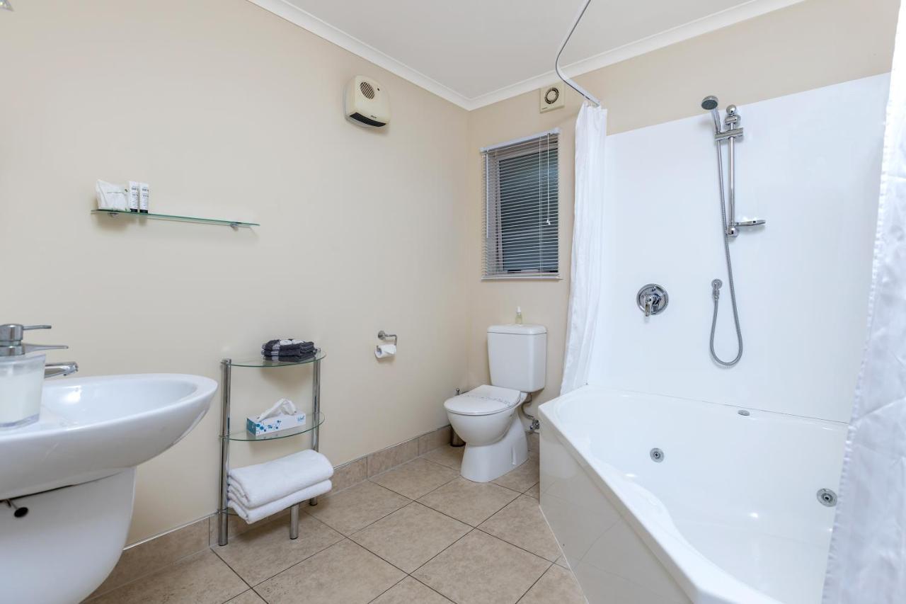 Bk'S Chardonnay Motor Lodge Masterton Esterno foto