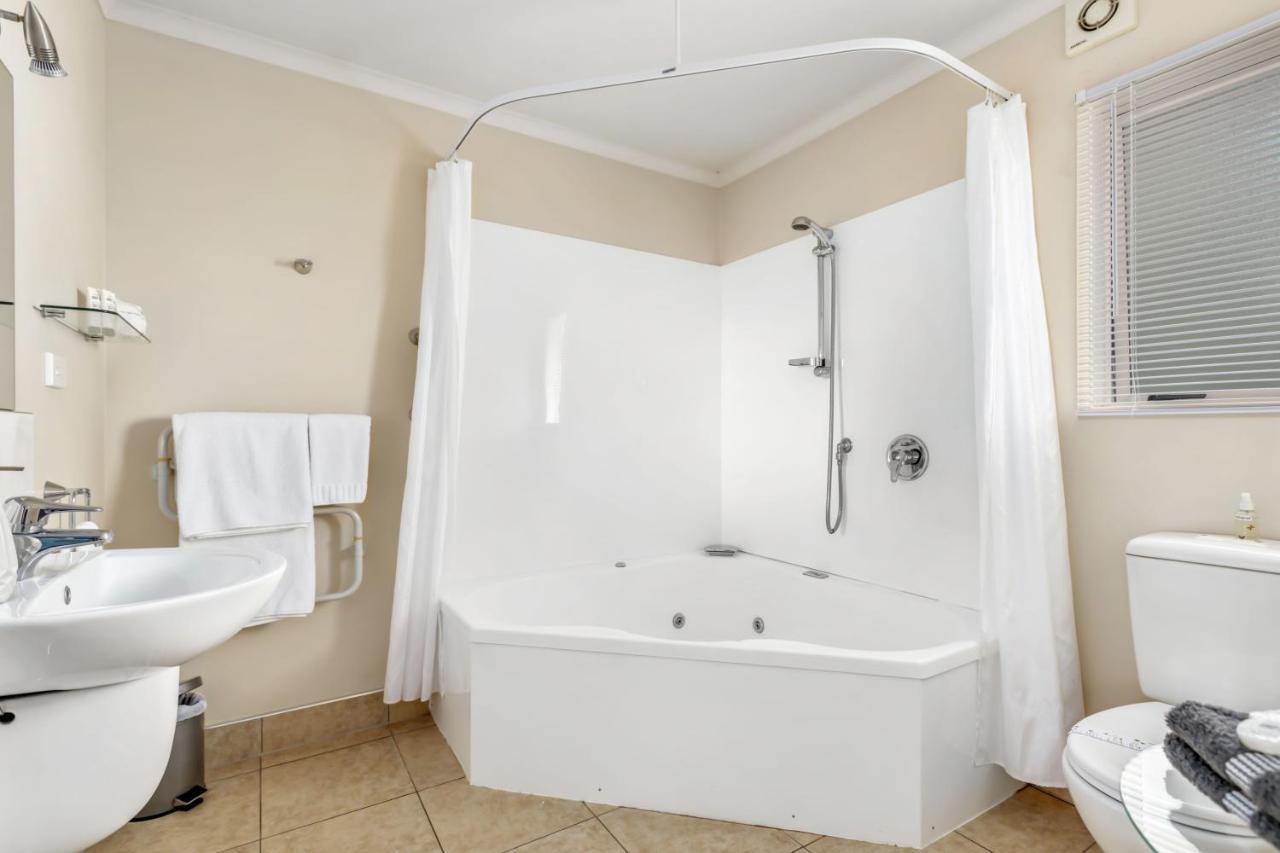 Bk'S Chardonnay Motor Lodge Masterton Esterno foto