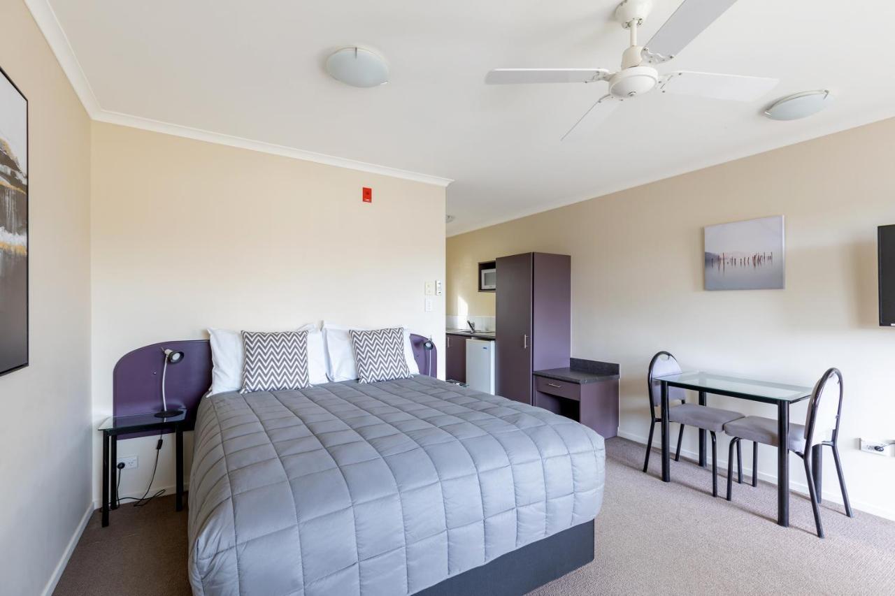 Bk'S Chardonnay Motor Lodge Masterton Esterno foto